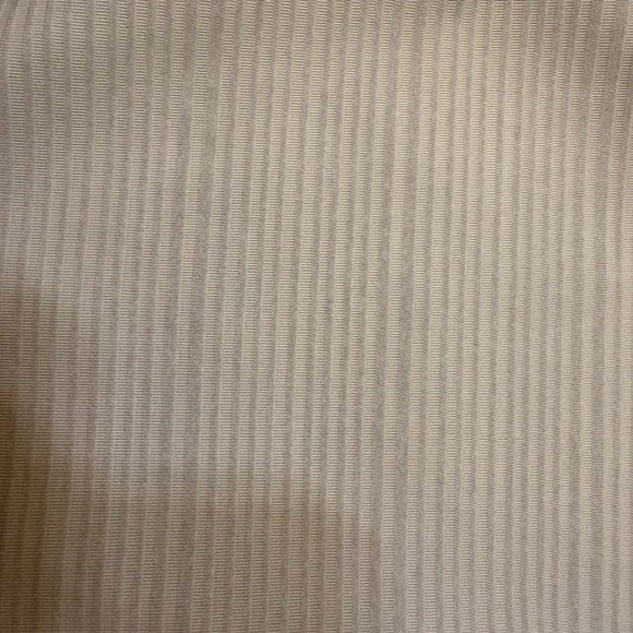 Under Armour top. Size XS - Picture 2 of 3